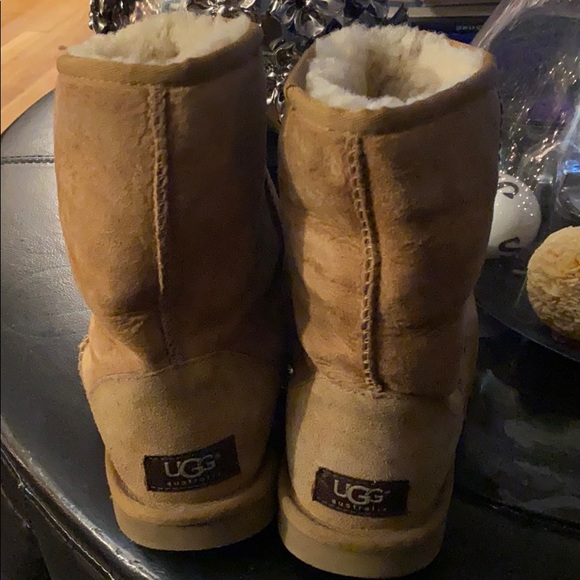 Ugg BOOTS - Picture 3 of 4